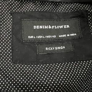 Men’s Black Dress Shirt - L